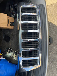 1999-2004 Jeep Grand Cherokee front grille