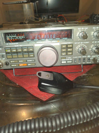 Kenwood Ts 440s all band/modes, ssb/am/fm ham radio transceiver.