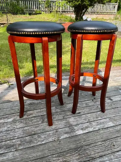 SWIVEL BAR STOOL SET (2) SOLID wooden base Dimensions : ~ 30" H GOOD CONDITION ... clean, minor wear...