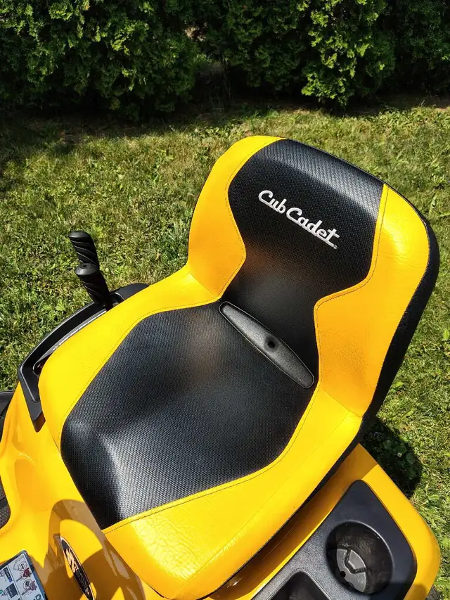 2024 Cub Cadet XT1 LT42 Lawn Tractor in Lawnmowers & Leaf Blowers in Stratford - Image 8