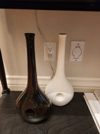 Modern teardrop vases