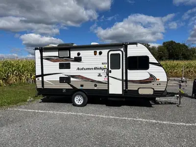Travel trailer for sale. 2018 StarCraft Autumn Ridge Outfitter 18BHS (bunkhouse with slide-out). Ask...