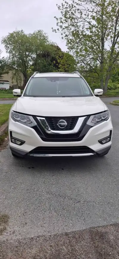 Fully loaded 2018 Nissan Rogue SL Platinum AWD with ProPILOT Assist – luxury, safety, and all-weathe...