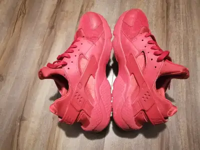 Chaussures de sport rouges homme Nike Air Huarache