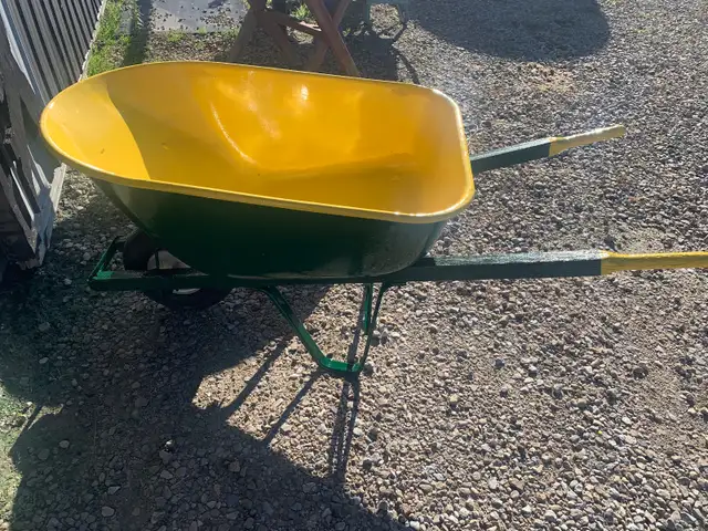 Wheelbarrows in Outdoor Tools & Storage in Windsor Region - Image 3