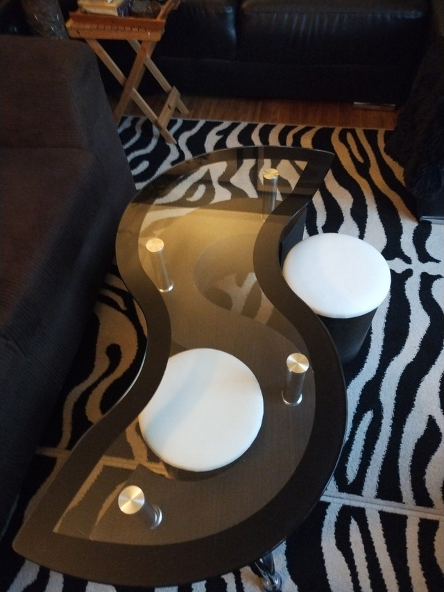 Coffee table with stools in Coffee Tables in St. Catharines - Image 4