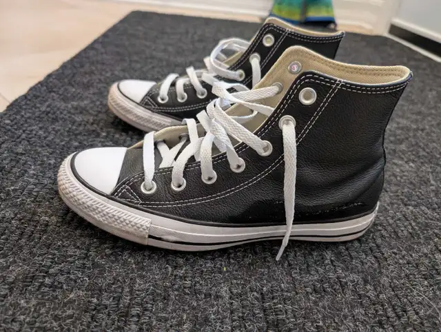 Converse Balck Leather High-Top - Size 8 in Women's - Shoes in Ottawa - Image 2