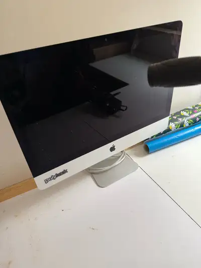 Apple iMac (21.5-inch) 2017 2.3GHz CPU w/Facetime camera, View more