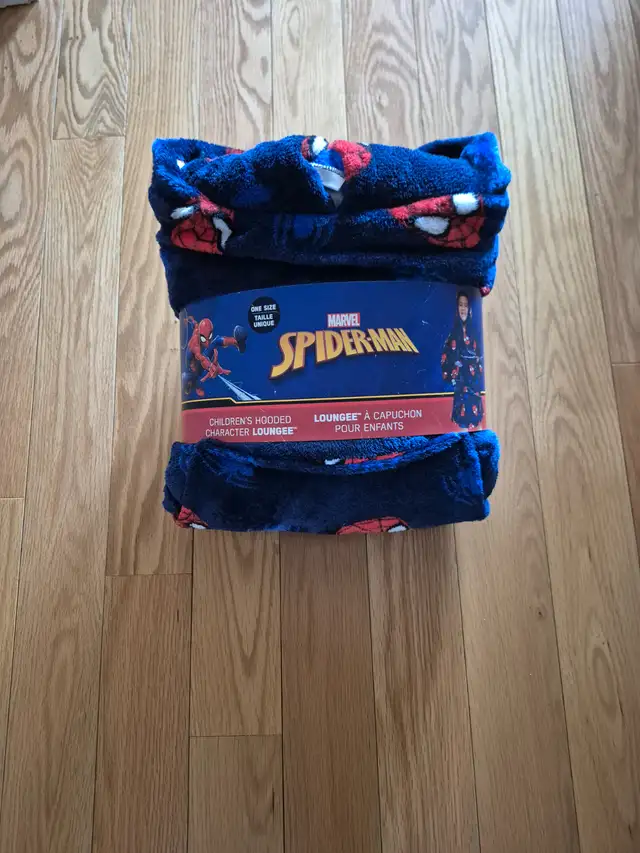 Brand new childrens spiderman hooded lounger in Toys in Markham / York Region - Image 2