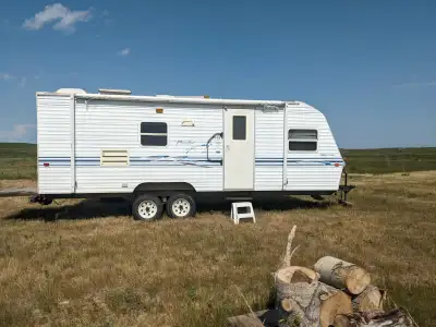 2003 Fleetwood Prowler 26' w/ hitch * 29' w/ deck Very well maintained, no leaks and easy to pull! *...