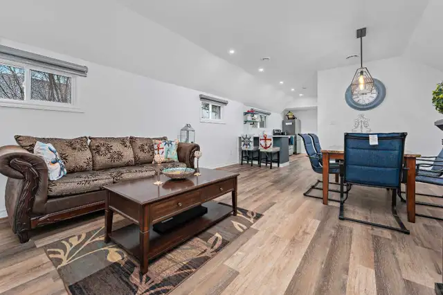 COTTAGE/ HOUSE  in Houses for Sale in St. Catharines - Image 7