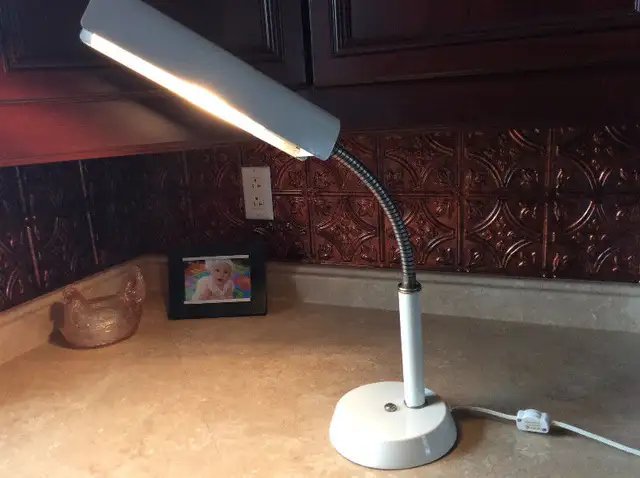 Lampe de bureau in Indoor Lighting & Fans in Longueuil / South Shore - Image 2