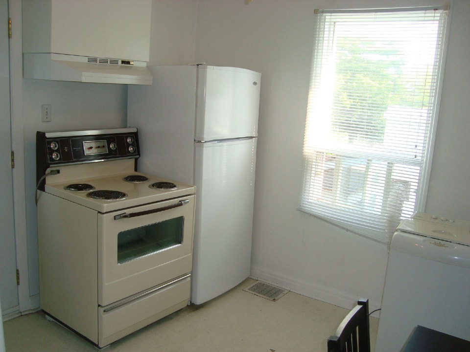 990$ - 3 1/2 à louer 1er novembre /1-Bdr for rent November 1st 3