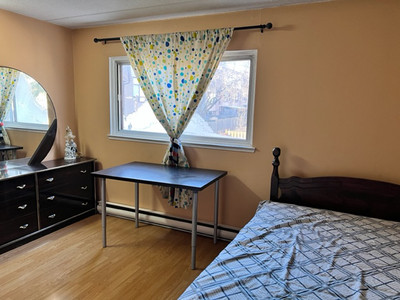 Beautiful Private Rooms Available Immediately Near Cooksville GO