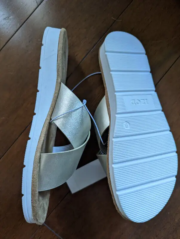 IZOD NEW Women’s Strap Sandals (Gold) in Women's - Shoes in Laval / North Shore - Image 3