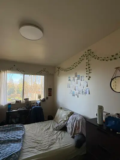 800$ (per month) Unfurnished Private room for rent in a shared apartment of 3 bedrooms and 1 bathroo...