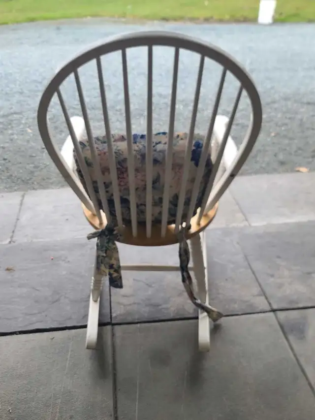 White Spindle Rocking Chair with Floral Cushion in Chairs & Recliners in Delta/Surrey/Langley - Image 6
