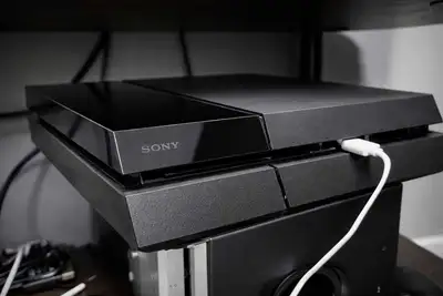 Soft mod compatible. Comes with power cord. 500GB Includes 1 controller and BD JB disc. Compatible w...