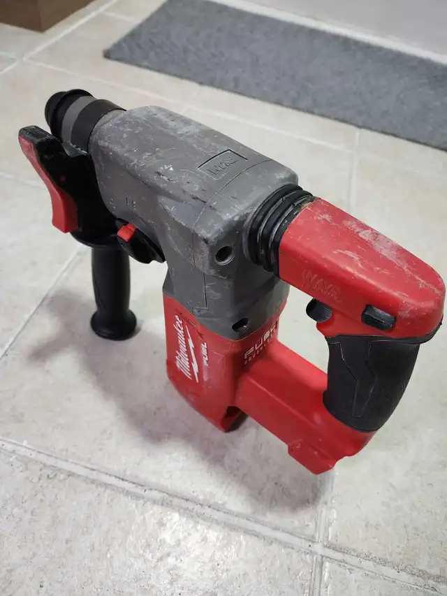 Milwaukee m18 fuel 1" sds plus hammer drill in Power Tools in City of Toronto - Image 4
