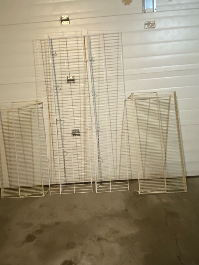 Metal shelves  dans Ventes de garage  à Calgary - Image 3