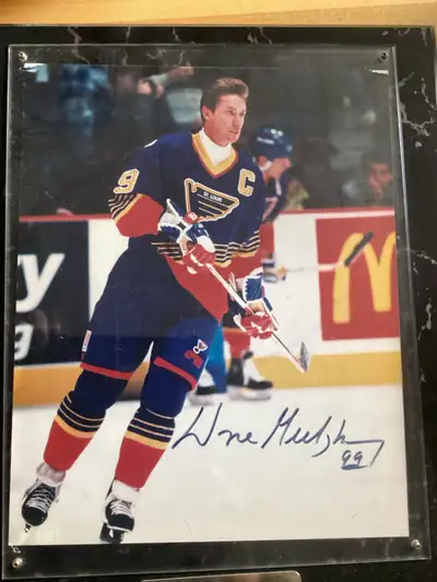 autographed Wayne Gretzky photo, View more