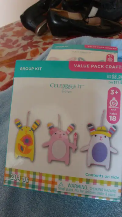 Never opened ; never used group craft kits. Choose for $5.00 each. Group kit for ages 3 plus makes 1...