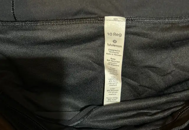 Women’s Lululemon Shorts, Black, Size 10,  low rise 2.5, new in Women's - Bottoms in Oakville / Halton Region - Image 5