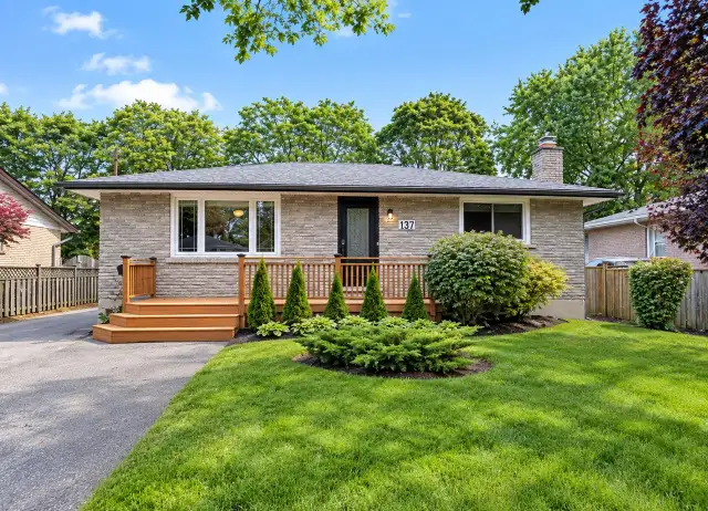 3‑Bdrm Bungalow in Guelph, ON — Spacious 54’ x 115’ Lot