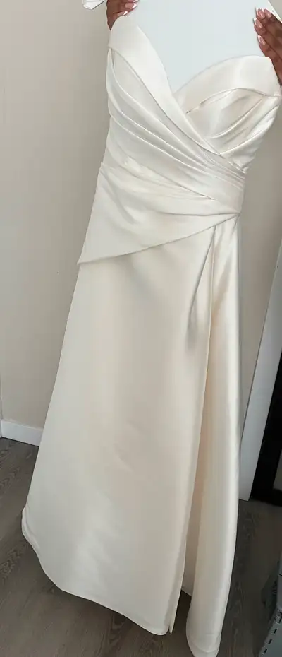 Robe de mariée en satin ivoire-Ivory Satin Wedding dress- Size12, View more