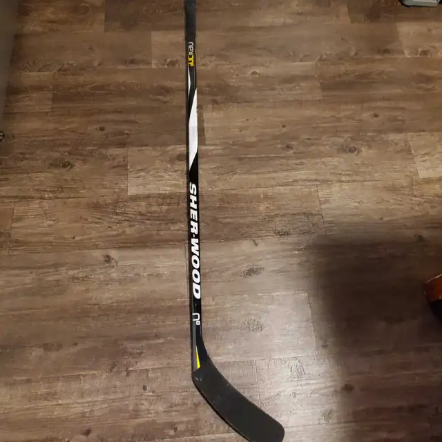 New 52" Youth  / Jr. SHER-WOOD NEXON Composite  Hockey Stick  in Hockey in Barrie - Image 11