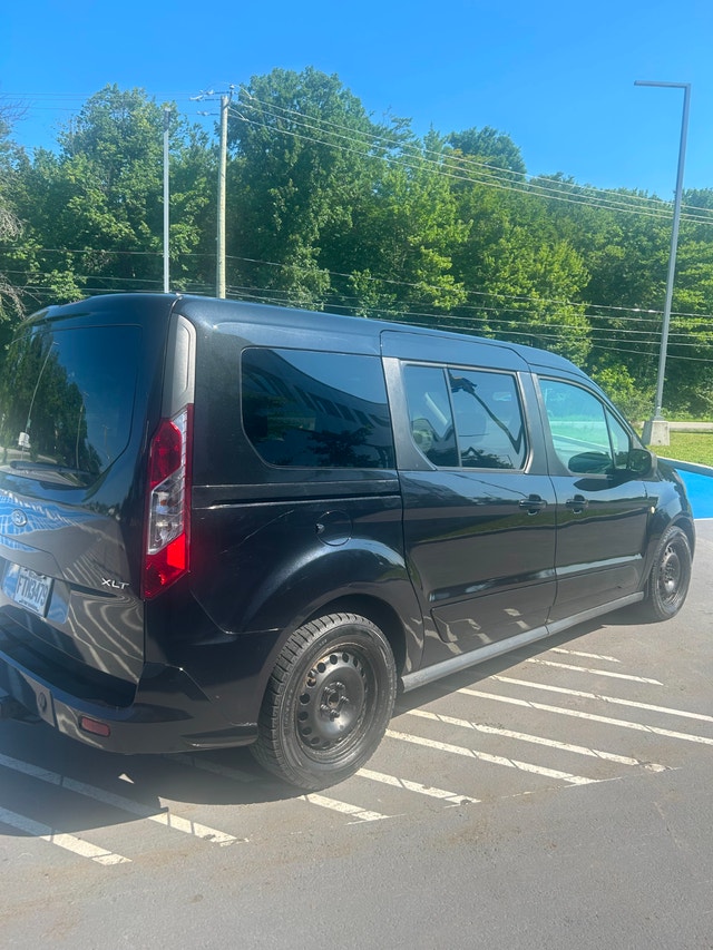Ford Transit Connect XLT 2015 — photo 2