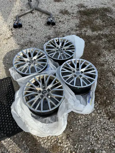 Lexus replica rims bought from jspec. Only used one season. Came off a 2018 is350 f sport. Some mino...
