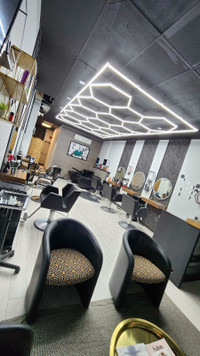 Location de Chaises pour coiffeur et coiffeuse *Nouveau*