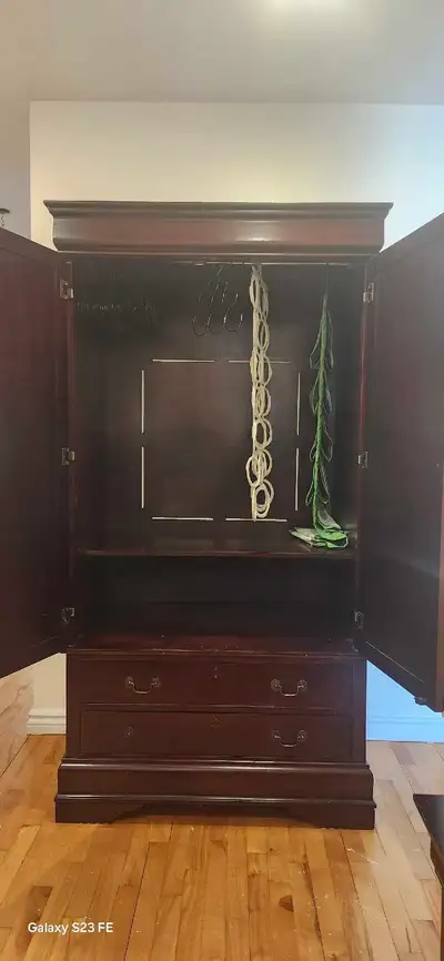 Fille/femme dans une maison familial J4L 1C4 (tout inclus ) laveuse sécheuse dans un secteur résiden...