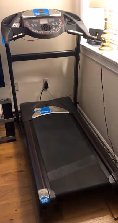 Freespirit Advantage 30516 commercial grade treadmill 2.0 hp drive system, 18" x 50" running deck, f...