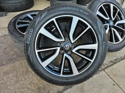 Set of 4 almost new original 19 inches Nissan rogue rims with Pirelli all season tires on them 225/5...