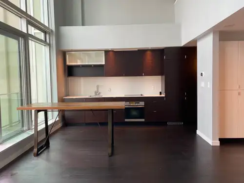 Available October 1st. Rent: $2,700 + utilities Deposit: $1,350 Two-level 650 sqft loft inside the o...