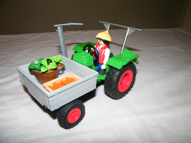 Playmobil tracteur de ferme avec bac dans Jouets et jeux  à Laval/Rive Nord - Image 3