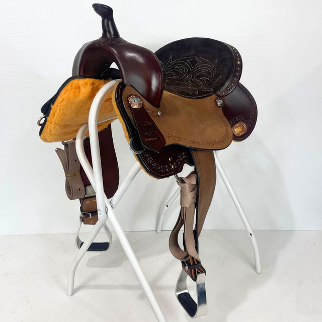 New 15" Circle Y High Horse Alice Barrel Saddle, Wide Tree in Equestrian & Livestock Accessories in Red Deer - Image 2