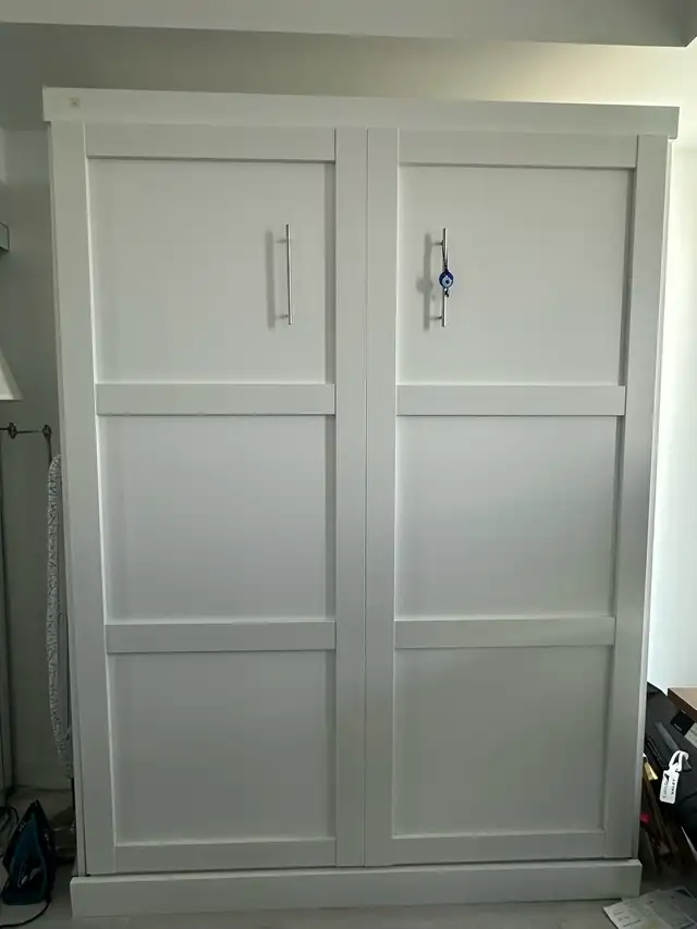 Wade Logan Arlex Queen Murphy Bed (White) – Like New