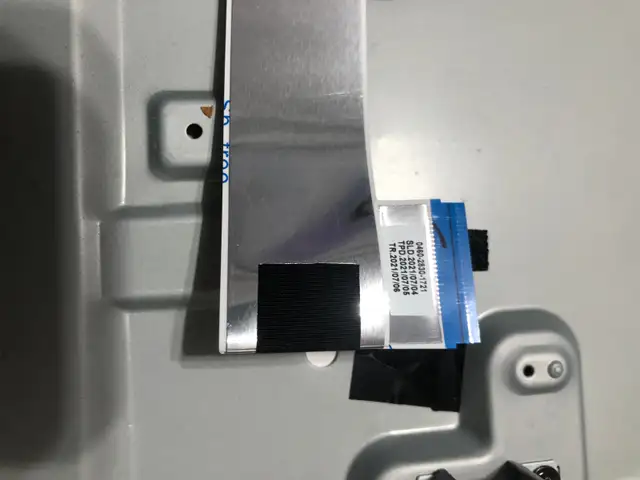 Samsung 32 inch TV parts model UN32M4500BF in TVs in Kitchener / Waterloo - Image 5