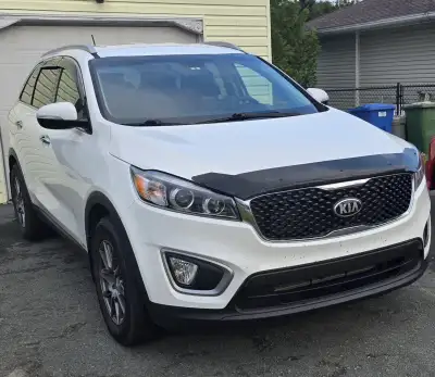 Kia Sorento in excellent condition. New brakes, calipers, steering rack, oil change, navigation syst...