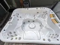 Sundance 8’x10’ Hot Tub for sale