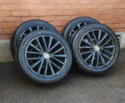 4x Jantes/Mags + Pneus 17" Pouces originale Volkswagen VW oem (5x112) 57.1mm center bore and 5x112 b...