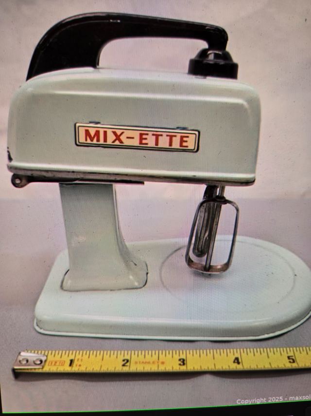 *** 1950s MIX-ETTE STAND MIXER - TOY KITCHEN BAKING / COOKING in Arts & Collectibles in City of Toronto - Image 8