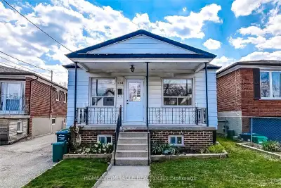 2 BEDROOMS MAIN FLOOR UNIT, ENSUITE LAUNDRY, PARKING!