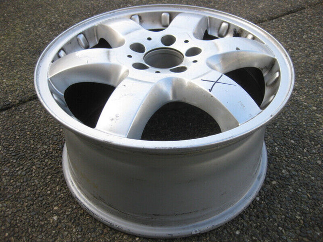 1 X Single Genuine Benz 17X8.5 ET52 rim for ML Class good cond in Tires & Rims in Delta/Surrey/Langley - Image 3