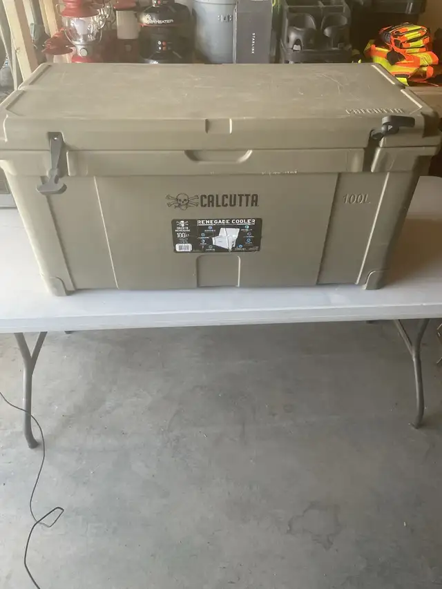 Calcutta Renegade 100L Rotomolded Cooler with Div | Fishing, Camping ...