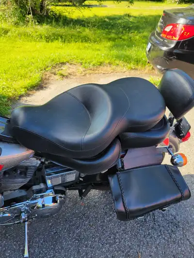A Harley davidson sportster double seat. It is an original harley seat in great shape. Will fit spor...