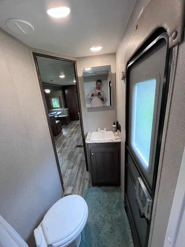 2018 Hideout 28’ BHS  with Cold Mountain Package in Travel Trailers & Campers in Bridgewater - Image 11